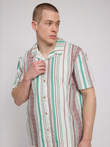 Daniel ist 1,87 und trägt Größe L