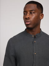 Ben ist 1,85 und trägt Größe L