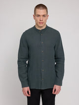 Daniel ist 1,87 und trägt Größe L