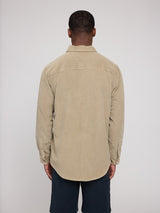 Ben ist 1,85 und trägt Größe L