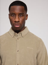 Ben ist 1,85 und trägt Größe L