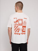 Daniel ist 1,87 und trägt Größe L