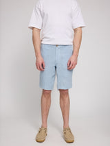 Daniel ist 1,87 und trägt Größe L