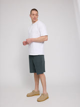 Daniel ist 1,87 und trägt Größe L