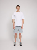 Daniel ist 1,87 und trägt Größe L