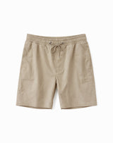 Daniel ist 1,87 und trägt Größe L