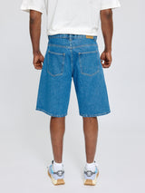 Prince ist 1,85 und trägt Größe L