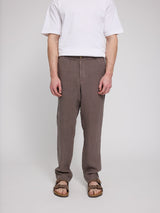 Daniel ist 1,87 und trägt Größe L