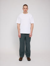 Daniel ist 1,87 und trägt Größe L