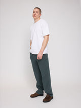 Daniel ist 1,87 und trägt Größe L