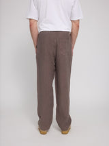 Daniel ist 1,87 und trägt Größe L