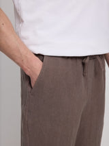 Daniel ist 1,87 und trägt Größe L