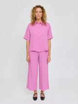 Angelique ist 1,75 und trägt Größe S