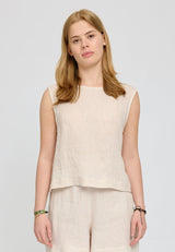 Amber ist 1,74 und trägt Größe S