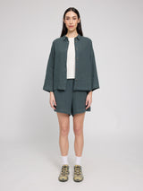 Emma ist 1,76 und trägt Größe S