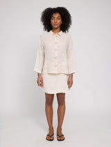 Jade ist 1,75 und trägt Größe S