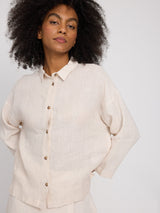 Jade ist 1,75 und trägt Größe S