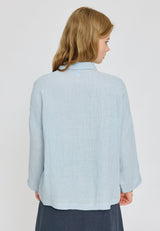 Amber ist 1,74 und trägt Größe S