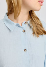 Amber ist 1,74 und trägt Größe S