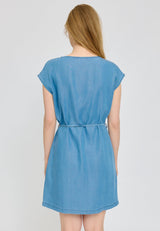 Julia ist 1,78 und trägt Größe S