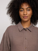 Jade ist 1,75 und trägt Größe S