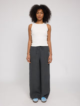 Jade ist 1,75 und trägt Größe S