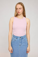 Angelique ist 1,75 und trägt Größe S