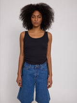 Jade ist 1,75 und trägt Größe S