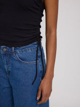 Jade ist 1,75 und trägt Größe S