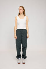 Julia ist 1,78 und trägt Größe S