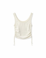 Julia ist 1,78 und trägt Größe S