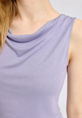 Julia ist 1,78 und trägt Größe S