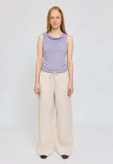 Julia ist 1,78 und trägt Größe S