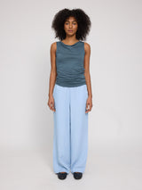 Jade ist 1,75 und trägt Größe S