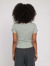 Jade ist 1,75 und trägt Größe S