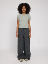 Jade ist 1,75 und trägt Größe S