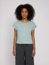 Jade ist 1,75 und trägt Größe S