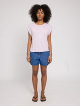 Jade ist 1,75 und trägt Größe S