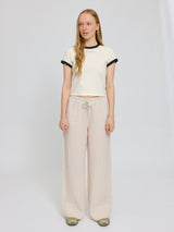 Julia ist 1,78 und trägt Größe S