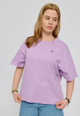 Amber ist 1,74 und trägt Größe S