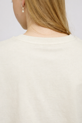 Julia ist 1,78 und trägt Größe S