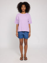 Jade ist 1,75 und trägt Größe S