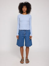 Jade ist 1,75 und trägt Größe S