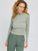 Angelique ist 1,75 und trägt Größe S