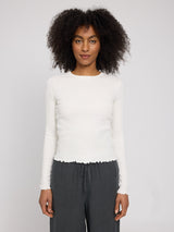 Jade ist 1,75 und trägt Größe S