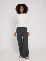 Jade ist 1,75 und trägt Größe S