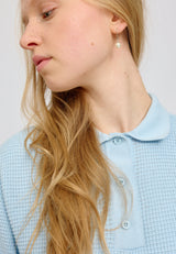 Julia ist 1,78 und trägt Größe S