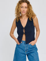 Angelique ist 1,75 und trägt Größe S